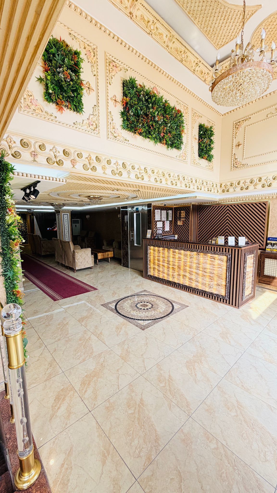 ฝ่ายต้อนรับ