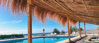 Private Twin Room with Sea View @ Serenity Lodge
