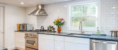 Microonde, forno, piano cottura, lavastoviglie