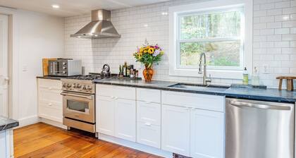 Black Pines A-Frame – A Cozy Catskills Retreat