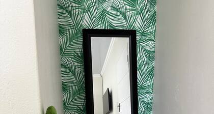 Modern Luxury 2BR 2 Bath Apt with Balcony view