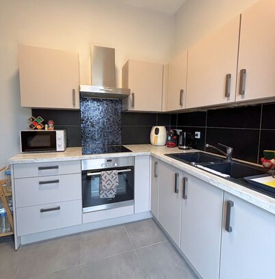 La Miranda Dijon: House with Private Parking, Garden & Terrace