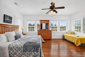 4 bedrooms, desk, iron/ironing board, travel cot