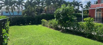 Historic 1925 Estate · Pool · Sleeps 14 · 3.5 Baths · Walk to Marina