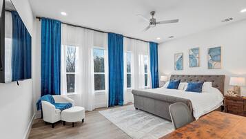 2 bedrooms, desk, WiFi, bed sheets