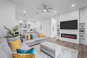 TV, fireplace