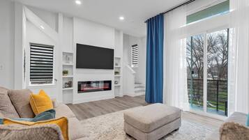 TV, fireplace