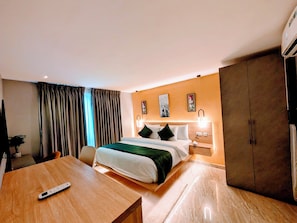 Flat-screen TV - Condos De La ChiChi (Kumasi)