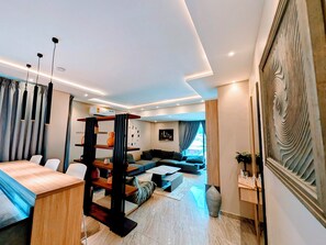 Superior Apartment | Living area - Condos De La ChiChi (Kumasi)