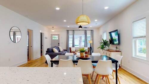 Azalea Cottage - Brooklyn Arts District