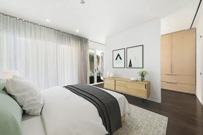 5 chambres, fer et planche à repasser, Wi-Fi, draps fournis