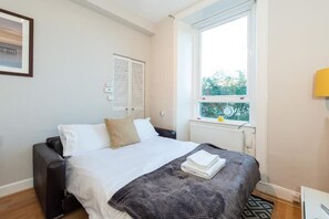 2 bedrooms, iron/ironing board, WiFi, bed sheets - The Westfield, comfortable 2 bedroom apartment that sleeps 4 (Edinburgh)