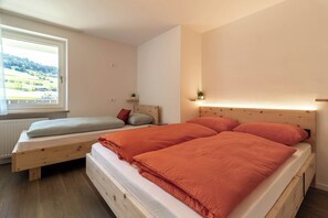 1 slaapkamer, een strijkplank/strijkijzer, gratis wifi, beddengoed