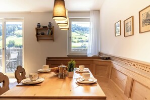 Dining - APARTMENT ROHRER - ZIRMBETT - CASTLE AND SCHOURT VIEW (Sarnthein)