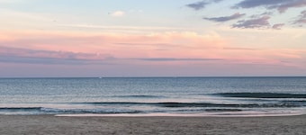 House on the banks of the Thau Basin