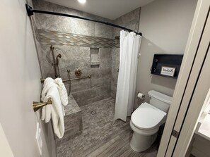 Shower, hair dryer, bidet, towels - Ride 2 Golf Carts to the Beach, 3 Bedroom Home in Sandestin Golf & Beach Resort (Destin)