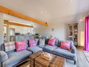 TV - 2 bedroom accommodation in Thurlton (Thurlton)