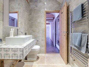 Towels - 2 bedroom accommodation in Thurlton (Thurlton)