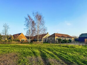 Exterior - 2 bedroom accommodation in Thurlton (Thurlton)