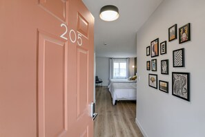 1 chambre, bureau, draps fournis
