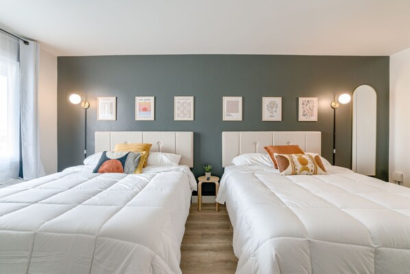 1 bedroom, desk, bed sheets