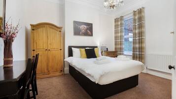 5 bedrooms, internet, bed sheets