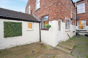 Exterior - Contractor House in Redcar | 5 Beds | Sleeps 8+ (Redcar and Cleveland)