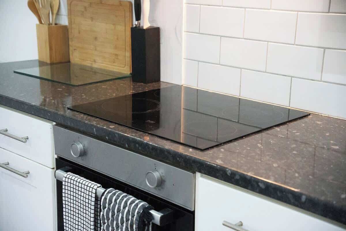 ثلاجة، ميكروويف، فرن، موقد طهي مسطح