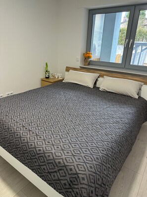 1 bedroom, iron/ironing board, WiFi, bed sheets - Modern vacation apartment NeuBau Merzig (Merzig)