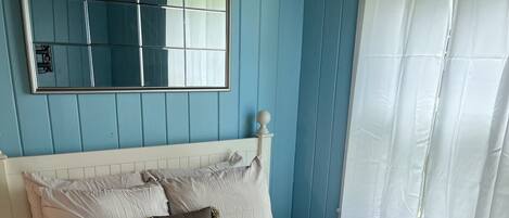 3 habitaciones, tabla de planchar con plancha, wifi y ropa de cama