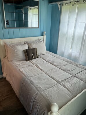 3 bedrooms, iron/ironing board, WiFi, bed sheets