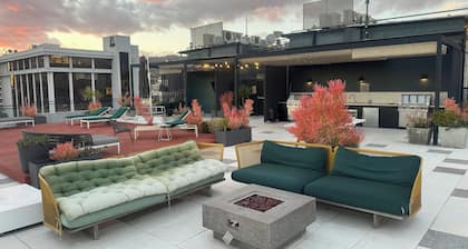 AMAZING HOLLYWOOD BLVD. LOCATION LARGE STUDIO 1BD +1 BR W/ LAUNDRY