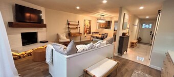 Charming 2-bedroom townhome that sleeps 6 comfortably near SeaTac Intl. Airport