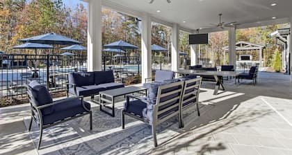 Cozy 1-bedroom apartment in charming Lithia Springs with WiFi and fitness room.