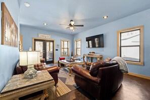 TV connectée, baby-foot, table de tennis de table