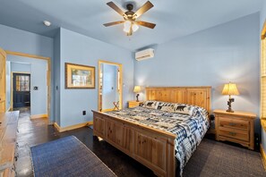 3 makuuhuonetta, työpöytä, silitysrauta/-lauta, ilmainen Wi-Fi