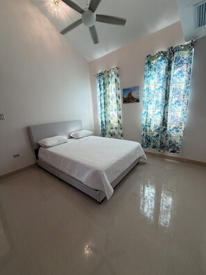 3 chambres, fer et planche à repasser, Wi-Fi, draps fournis