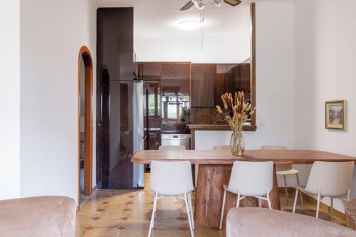 Spacious Villa with Pool, BBQ and Tennis Courts