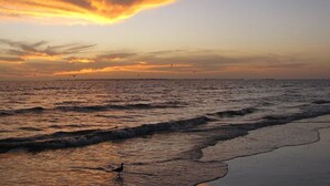 A beach with waves and a sunset. - Sunny Gulf Coast Getaway-Near Beach-Shared Pool! (Fort Myers Beach)