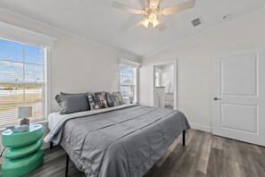 3 chambres, fer et planche à repasser, Wi-Fi gratuit, draps fournis