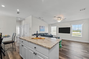 Interior - Sunny Retreat-Near Beach-Pickleball-Heated Pool! (Fort Myers Beach)