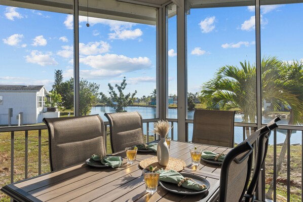 Outdoor dining - Sunny Retreat-Near Beach-Pickleball-Heated Pool! (Fort Myers Beach)