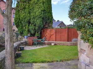 Outdoor dining - 3 bedroom accommodation in Pickering (Pickering)