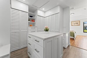 3 bedrooms, desk, iron/ironing board, free WiFi - Naples Hidden Gem, Pet Friendly, King Beds (Naples)