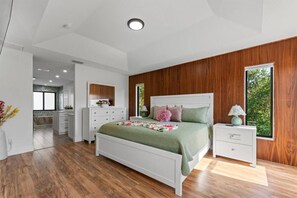 3 bedrooms, desk, iron/ironing board, free WiFi