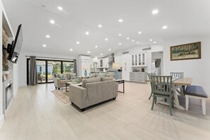 Interior - Naples Hidden Gem, Pet Friendly, King Beds (Naples)