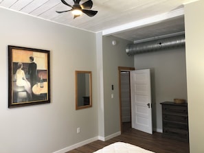 2 bedrooms, WiFi, bed sheets - Quirky, heritage with all the comforts to make your stay just right! (Grand Forks)