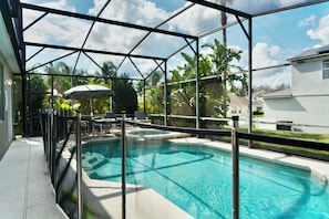 Piscine extérieure, piscine chauffée