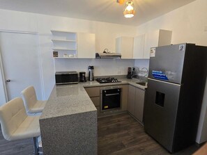 Microwave, oven, coffee/tea maker, cookware/dishes/utensils - "Cozy Apartment in Cusco - Equipped and Centrally Located" (Cusco)