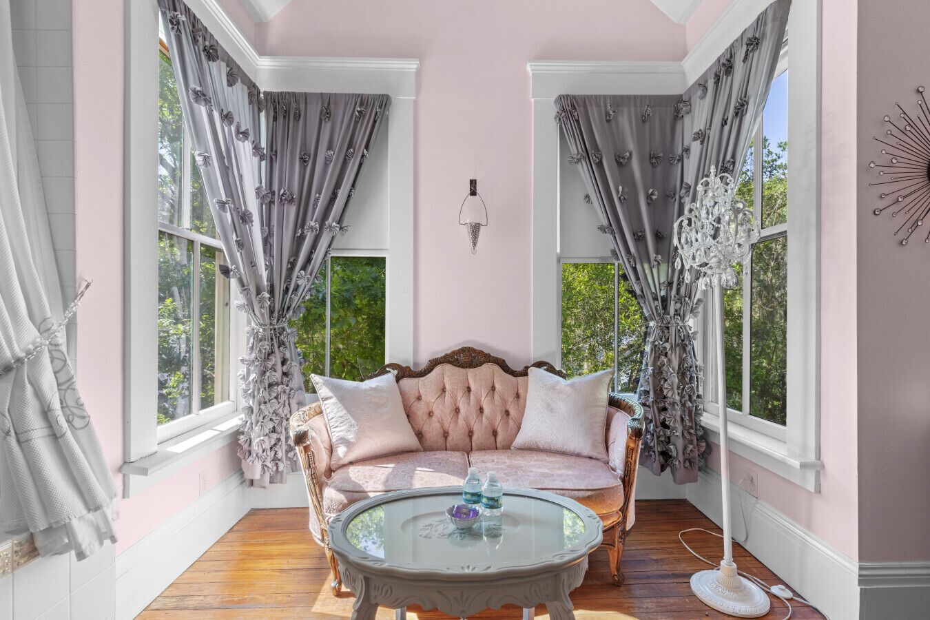 Smart TV, caminetto, studio